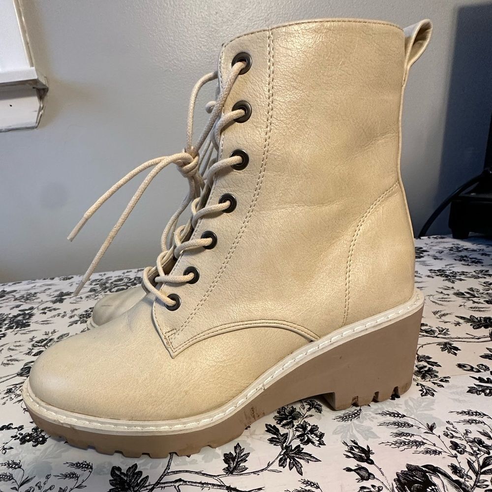 Combat Boots Cream Size 8 wedges